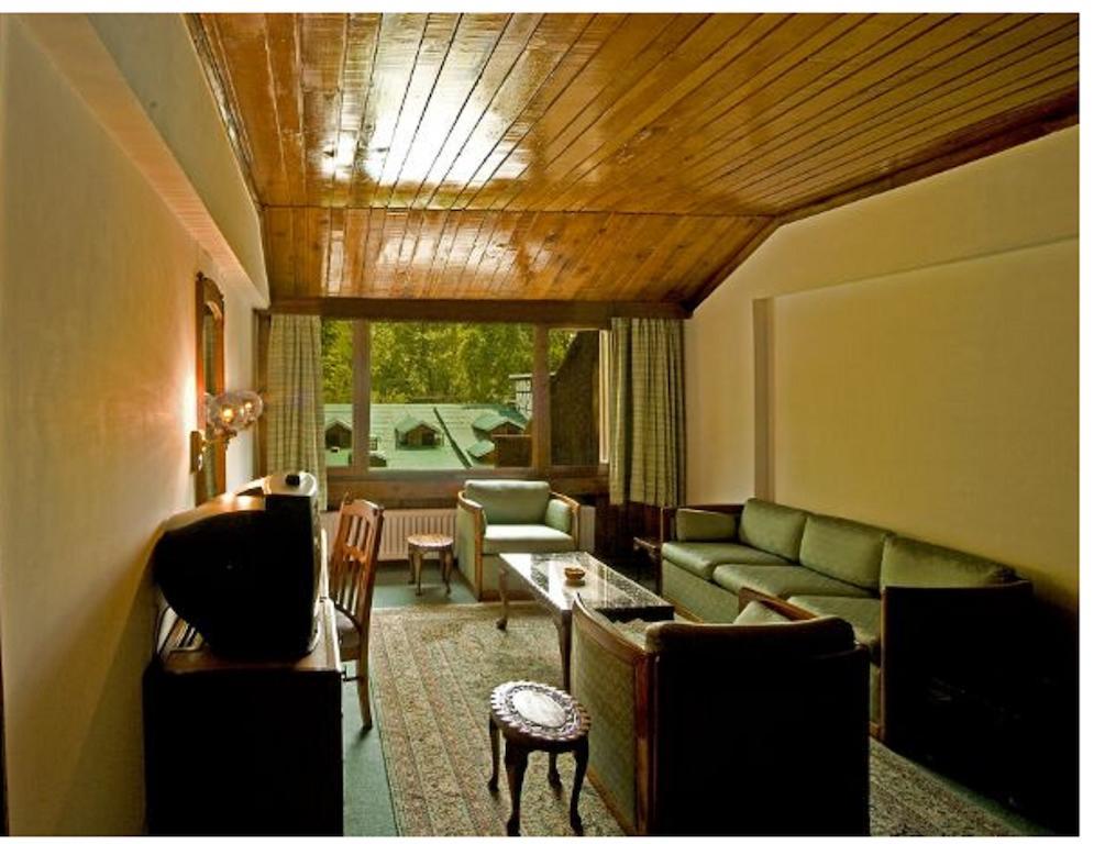 Hotel Broadway Srīnagar الغرفة الصورة