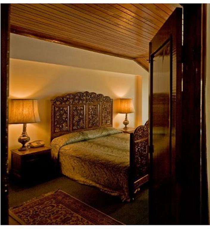 Hotel Broadway Srīnagar الغرفة الصورة