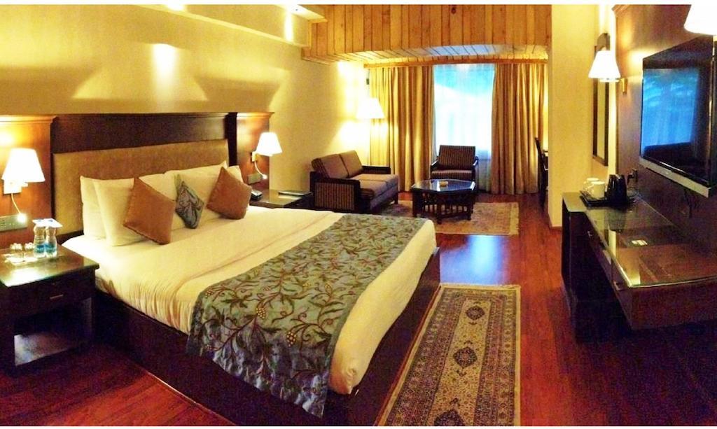 Hotel Broadway Srīnagar الغرفة الصورة